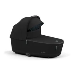 CYBEX PRIAM/e-PRIAM LUX Babywanne Onyx Black Conscious Collection 10 CYBEX PRIAM/e-PRIAM LUX Babywanne Onyx Black Conscious Collection -Cybex Geschäft cyb 21 int excl us y315 priam luxcarrycot dpbl sunvisor.tif screen hd