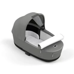 CYBEX PRIAM/e-PRIAM LUX Babywanne Pearl Grey Conscious Collection -Cybex Geschäft cyb 21 int excl us y315 priam luxcarrycot sogr insideview.tif screen hd